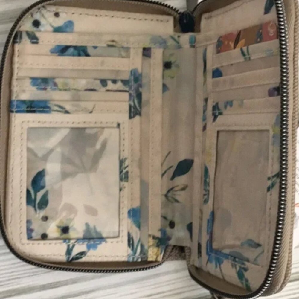 Brand New Lug Rodeo 2 Matte Luxe VL RFID Wallets - Picture 14 of 15